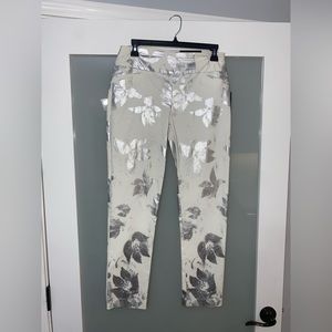 Attyre New York slim leg sits natural at waist size 4